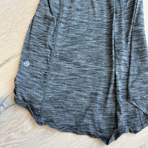 Lululemon Gray / Black heathered running tank top size 4 - Picture 2 of 3